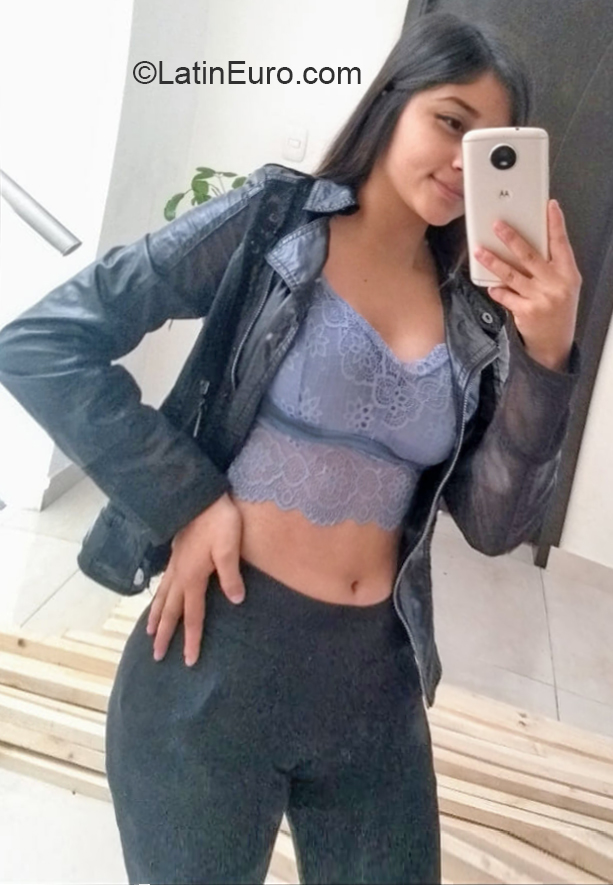Date this foxy Colombia girl Lizeth from Pasto CO27390