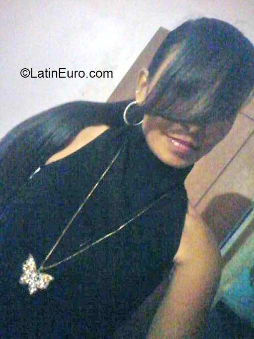 Date this cute Venezuela girl Paola from Maracaibo VE3223