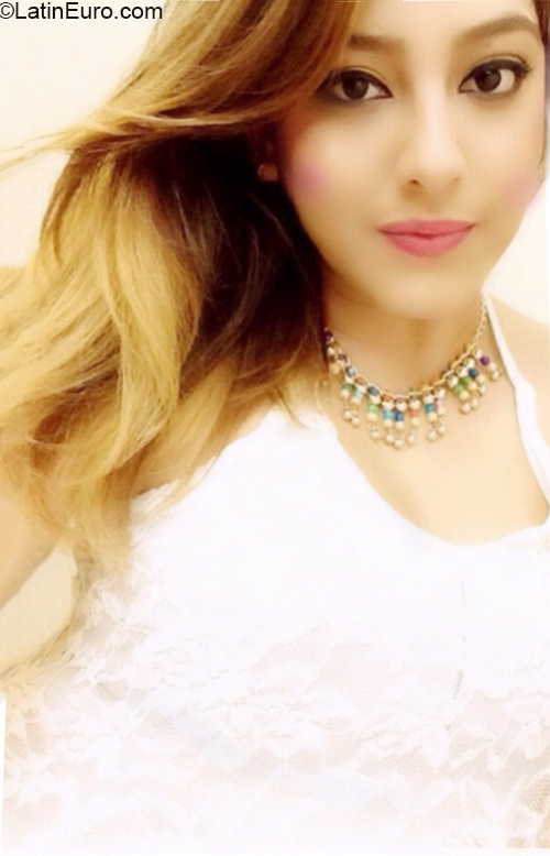 Date this beautiful Venezuela girl Mafer from Valencia VE3227