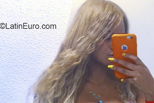 Date this good-looking Dominican Republic girl Estefeny from Santo Domingo DO38263