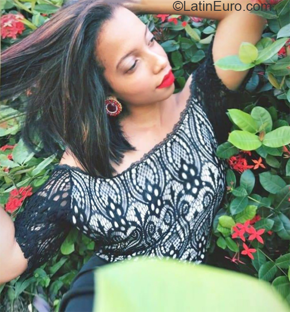 Date this pretty Dominican Republic girl Indhira from Sabana de la mar DO38264