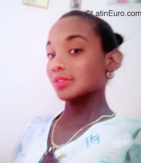 Date this young Cuba girl La peque from Guantanamo CU700