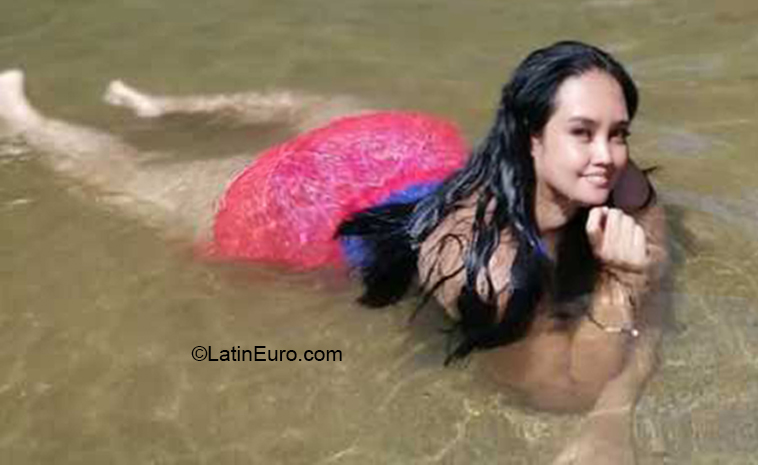 Date this hot Colombia girl Kris from Medellin CO27554