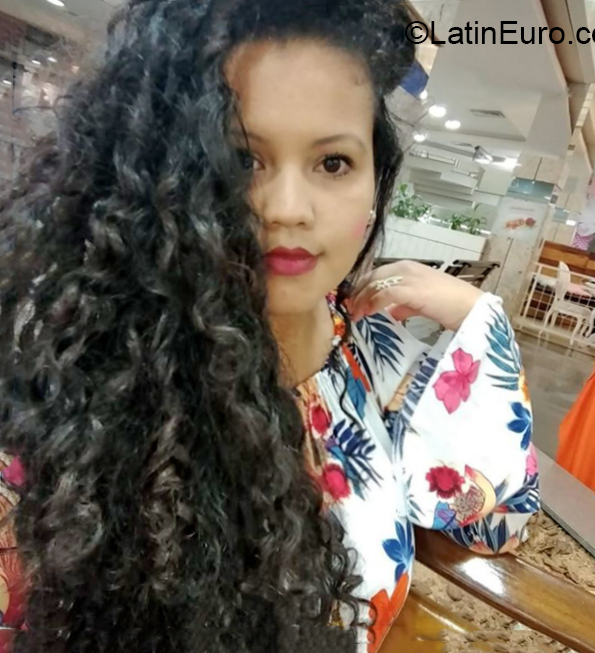 Date this sensual Brazil girl Luma from Florianopolis BR11674