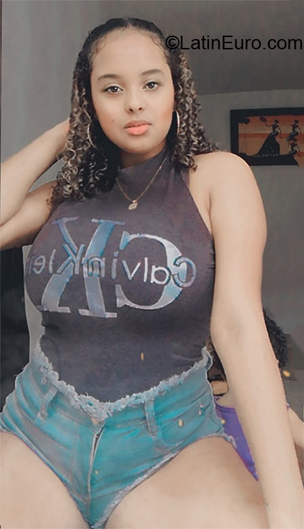 Date this foxy Colombia girl Sofia from Medellin CO27600