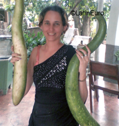 Date this hot Cuba girl Shey from Cienfuegos CU691