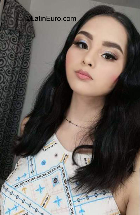 Date this gorgeous Mexico girl Yessenia from San Luis Potosí MX1878