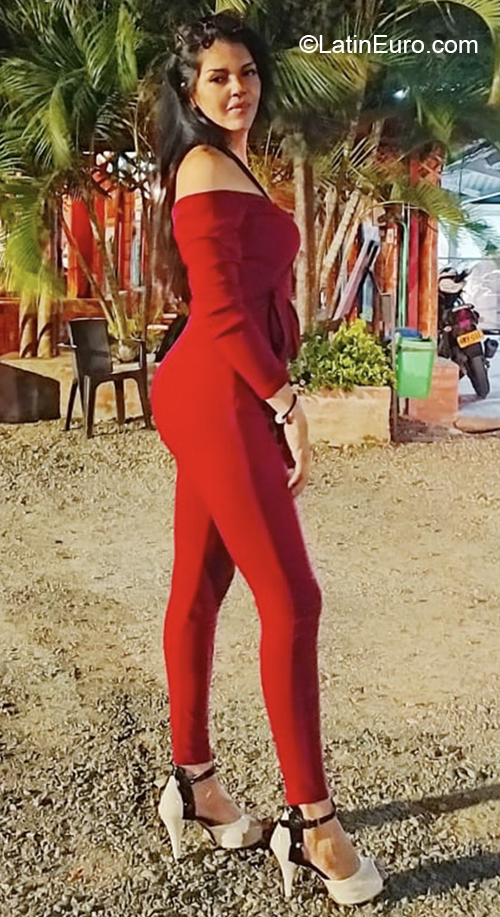 Date this hot Colombia girl Carolina from Cali CO27610