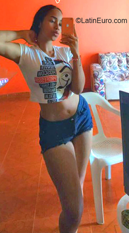 Date this athletic Colombia girl Nayeli from Buenaventura CO27626