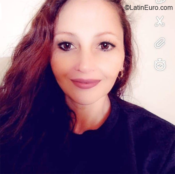 Date this athletic Brazil girl Salwa from Sao Paulo BR11176