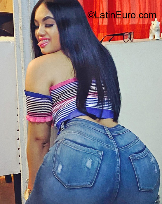 Date this exotic Dominican Republic girl Thais from Santiago US20834