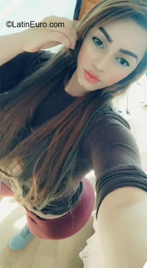 Date this voluptuous Venezuela girl Diana from Valencia VE3275