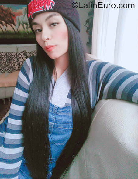 Date this young Colombia girl Andrea from Bogota CO27716