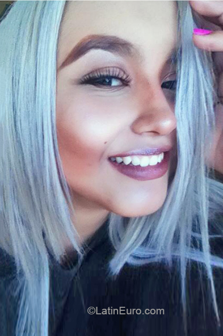 Date this hot Venezuela girl Gina from Caracas VE3288