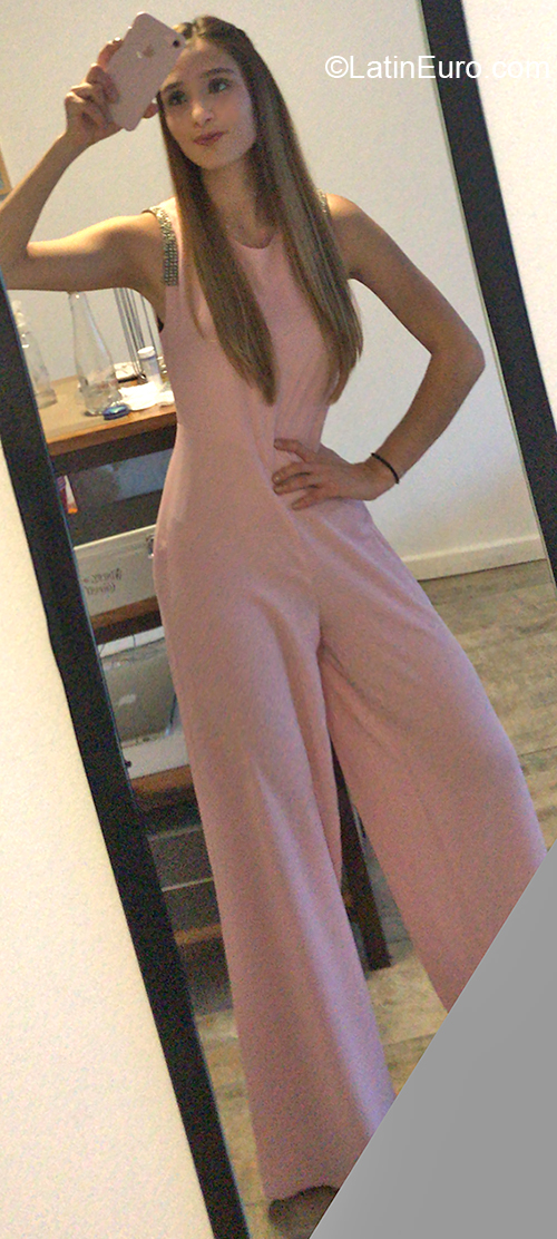 Date this voluptuous Argentina girl Monet from Buenos Aires AR445