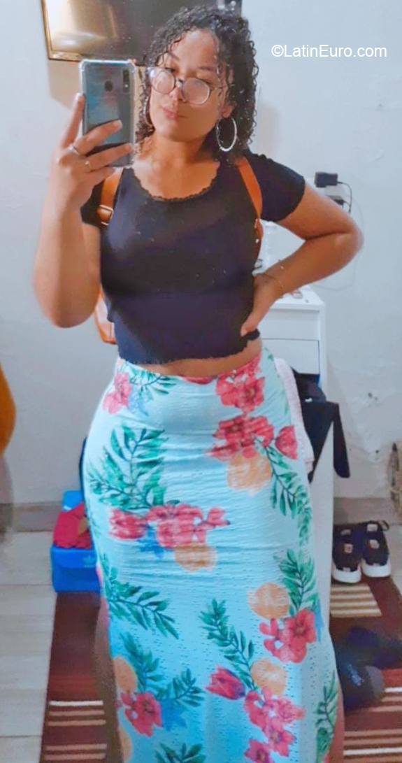 Date this hard body Brazil girl Emily from Osorio BR11189
