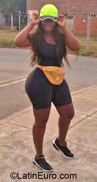 Date this stunning Colombia girl Yirle from Cali CO30687