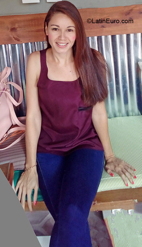 Date this nice looking Venezuela girl Carolina from San Cristobal VE3318