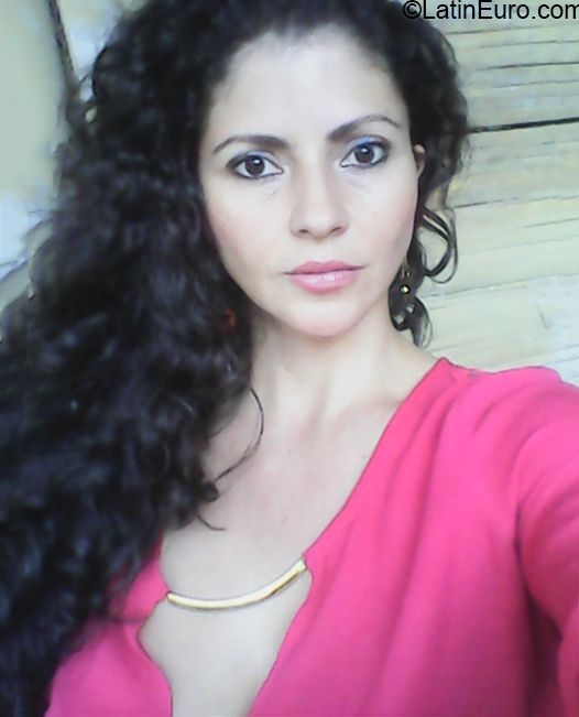 Date this sensual Colombia girl Bianca from Armenia CO27942