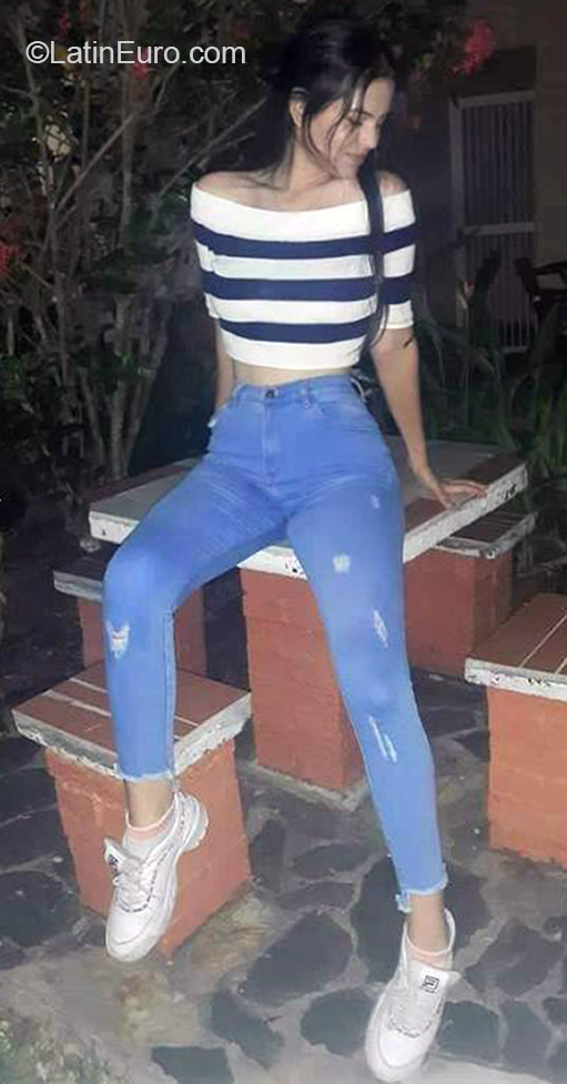 Date this attractive Venezuela girl Josmari from Trujillo VE3327
