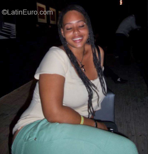 Date this passionate Cuba girl Yanet from Havana CU704