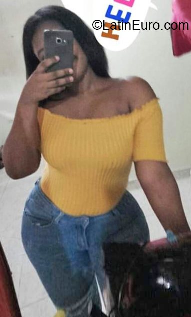 Date this fun Colombia girl Monica from Buenaventura CO27960