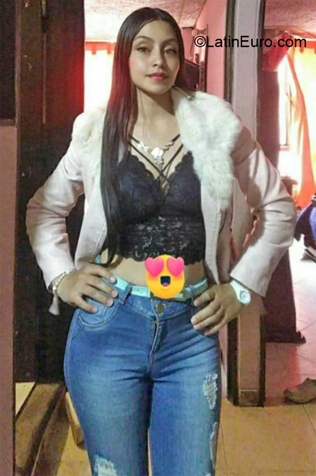 Date this pretty Colombia girl Geraldin from Bogota CO27989