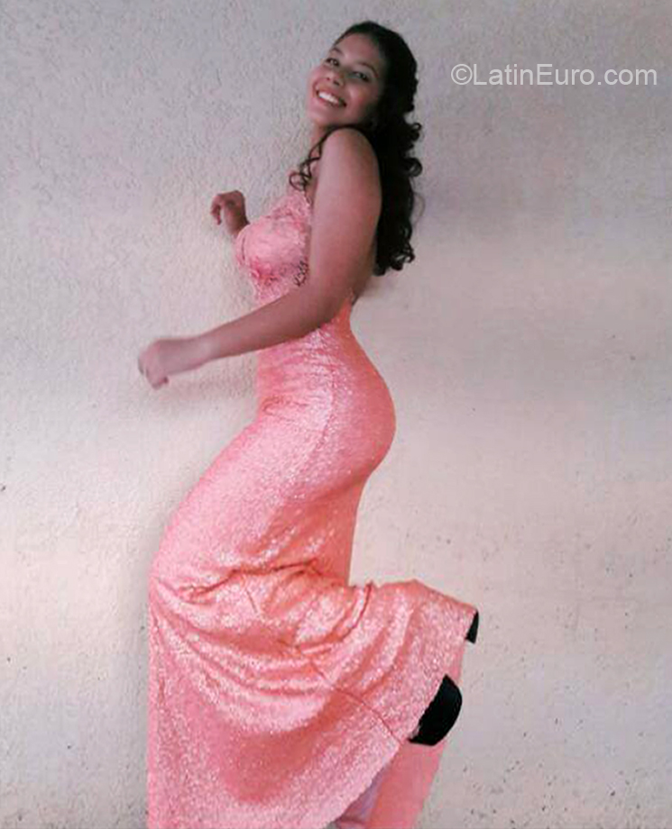 Date this sultry Argentina girl Angeles from San juan AR465