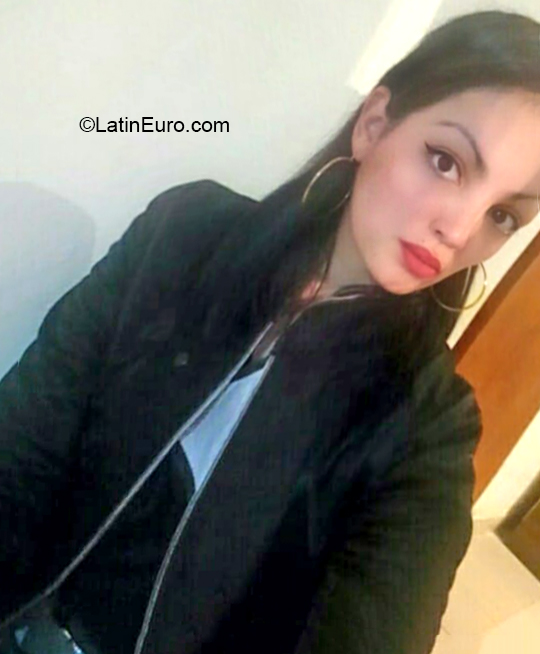 Date this young Argentina girl Solange from Puerto Madryn AR470
