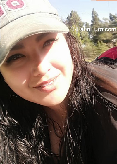 Date this cute Colombia girl Carolina from Bogota CO28028
