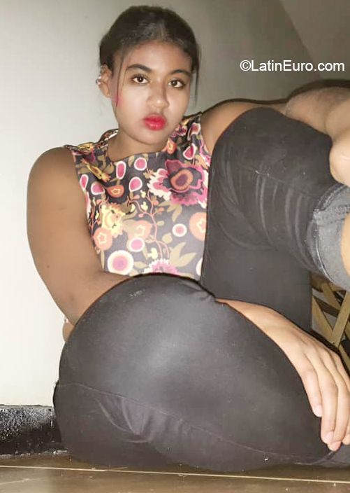 Date this pretty Colombia girl Camila from Bogota CO28029