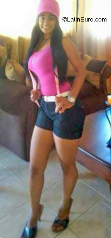 Date this hot Dominican Republic girl Yudelka from Santiago DO38481