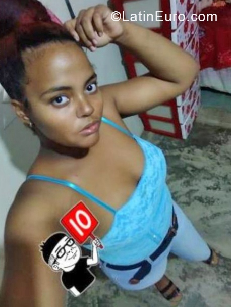 Date this sensual Dominican Republic girl Delvania from Bonao DO38504