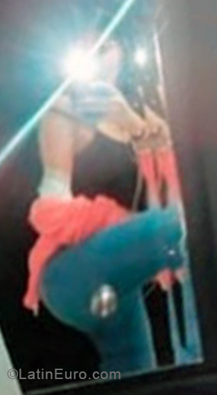 Date this voluptuous Colombia girl Alejandra from Bogota CO28110