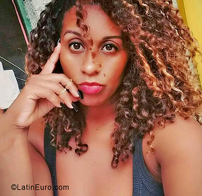 Date this good-looking Brazil girl Renata from Rio de Janeiro BR11205