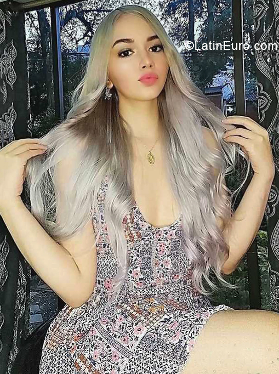 Date this cute Colombia girl Daniela from Medellin CO28147