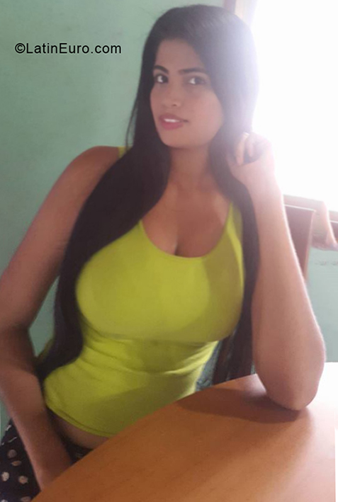 Date this foxy Venezuela girl Vanessa from Ciudad Guayana VE3375