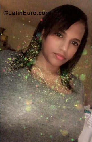 Date this voluptuous Dominican Republic girl Brigi from Santo Domingo DO38544