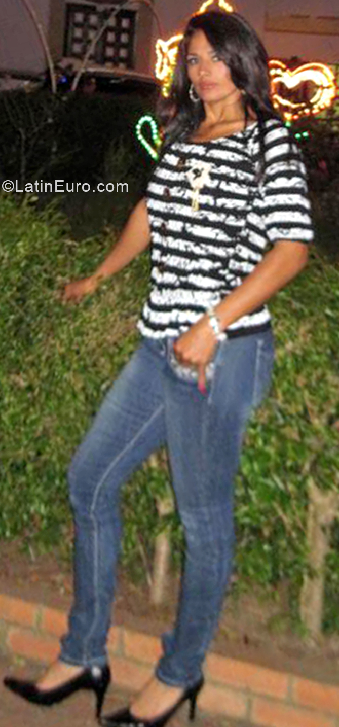 Date this sultry Colombia girl Maria from Fusagasuga CO28237