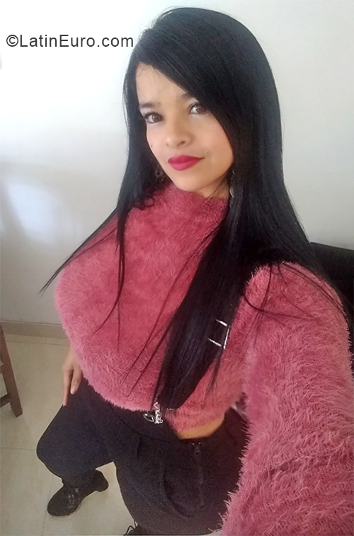 Date this sultry Colombia girl Natalia from Medellin CO28241