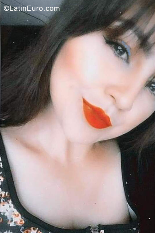 Date this nice looking Ecuador girl Mary from Quito EC574