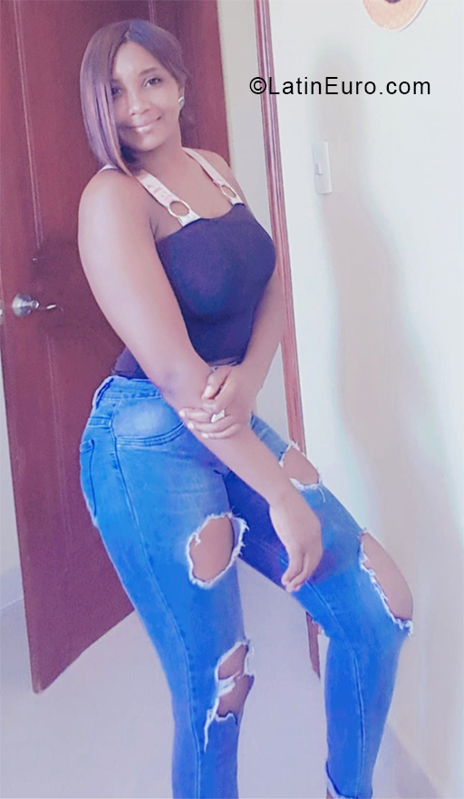 Date this gorgeous Dominican Republic girl Betania from Santo Domingo DO38587