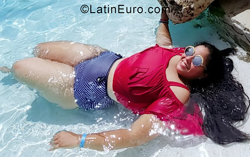 Date this sensual Dominican Republic girl Penelope from Santiago DO38603