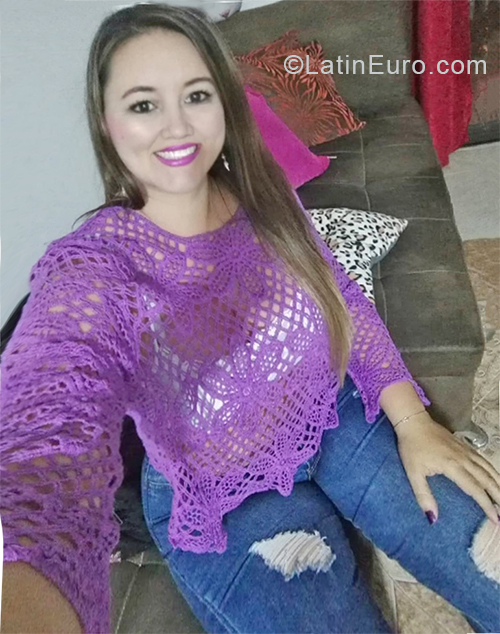 Date this young Colombia girl Marcela from Cali CO28310