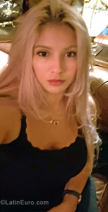 Date this foxy Argentina girl Julieta from Buenos Aires AR505