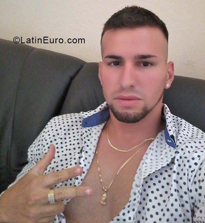 Date this athletic Chile man Angel from Lautaro CL192