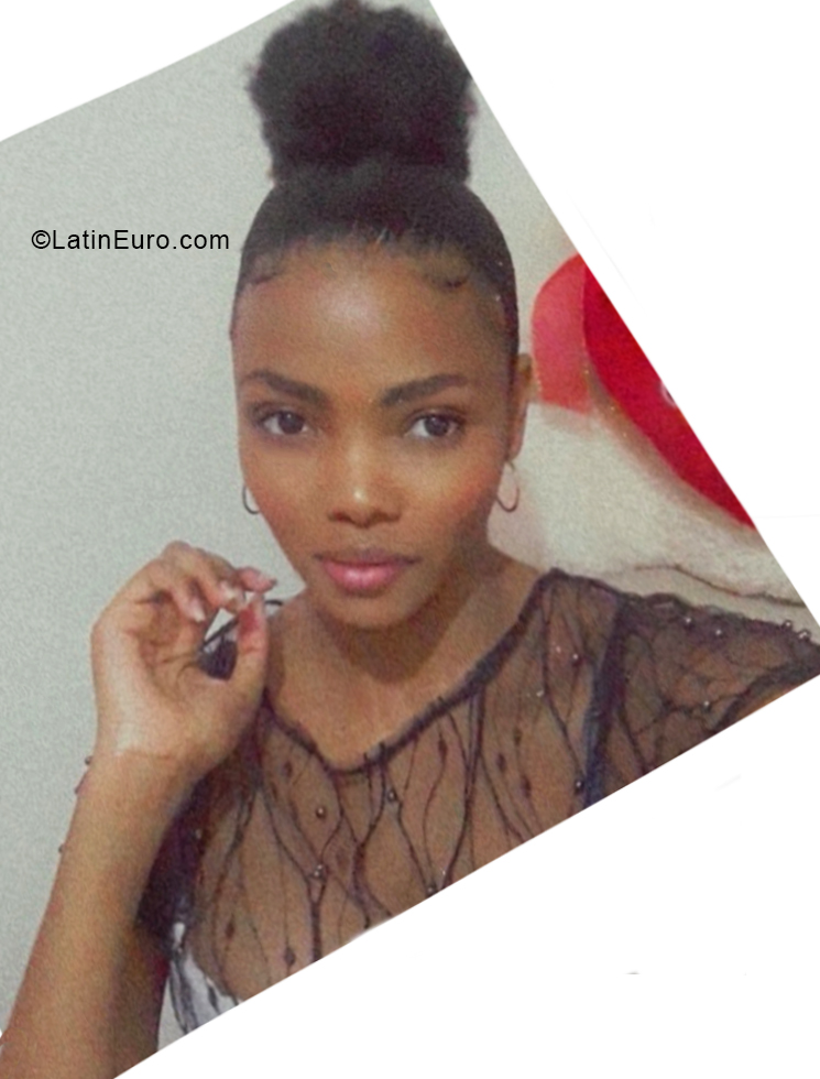 Date this voluptuous Colombia girl Nasly from Medellín CO28421