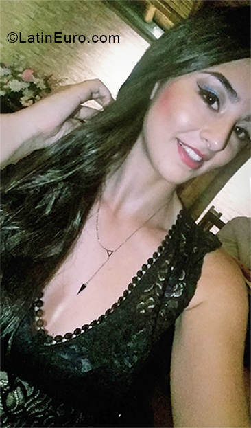 Date this beautiful Colombia girl Paola from Pereira CO28424