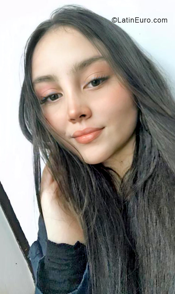 Date this sensual Colombia girl Juli from Bogota CO29706