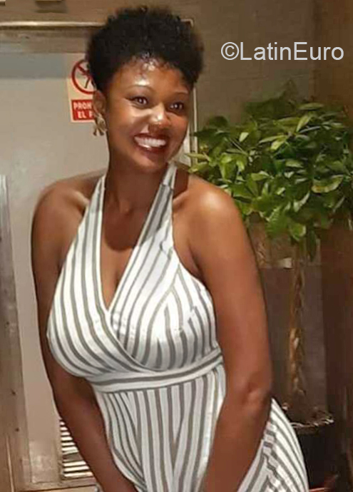 Date this happy Spain girl Jahi from Palma De Mallorca ES539